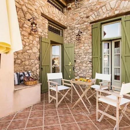 Apartamento Old Town Lodge, 3 Minutes To The Sea Kyparissia