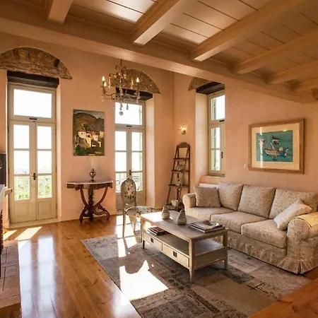 Old Town Lodge, 3 Minutes To The Sea Kyparissia