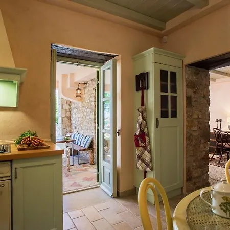 Old Town Lodge, 3 Minutes To The Sea Apartamento