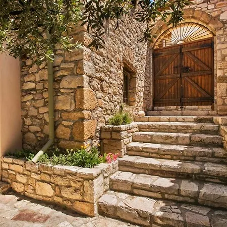 Old Town Lodge, 3 Minutes To The Sea Apartamento
