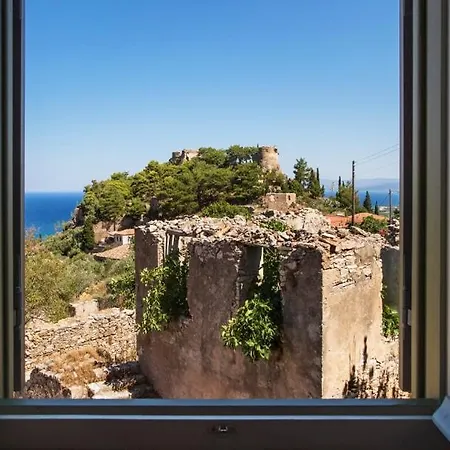 Old Town Lodge, 3 Minutes To The Sea Apartamento Kyparissia