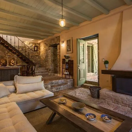 Old Town Lodge, 3 Minutes To The Sea Kyparissia