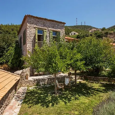 Old Town Lodge, 3 Minutes To The Sea Apartment Kyparissia