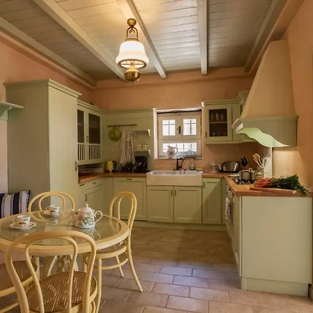 Old Town Lodge, 3 Minutes To The Sea * Kyparissia