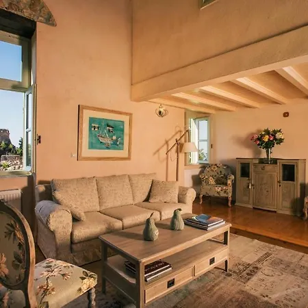 Apartment Old Town Lodge, 3 Minutes To The Sea Kyparissia